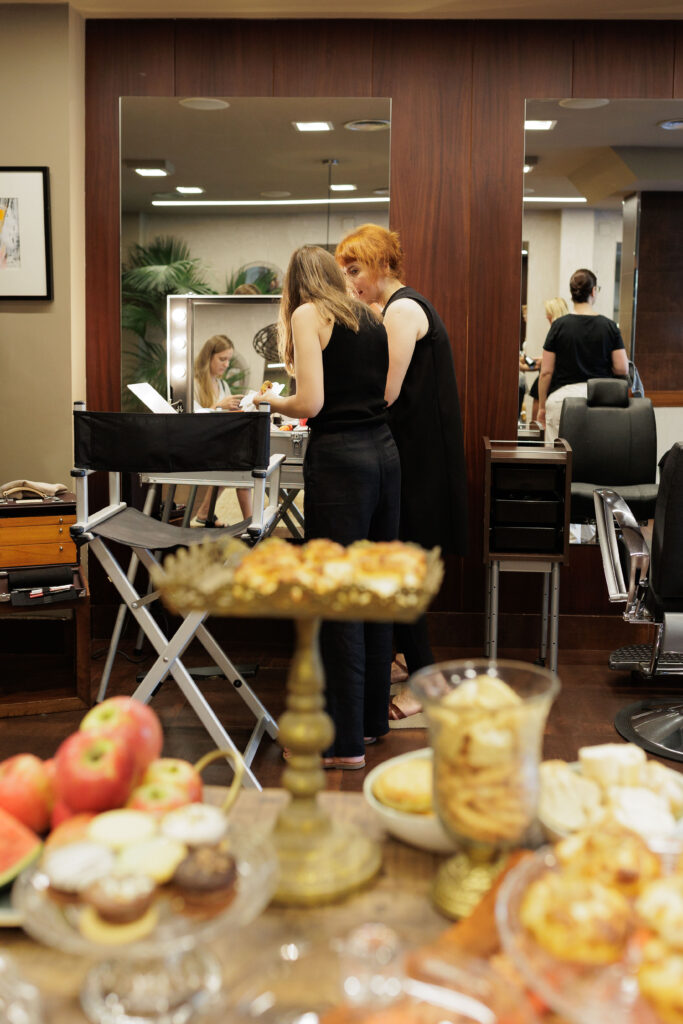 peluqueras-gijon Peluqueras en peluquería Alonsos en calle San Luis